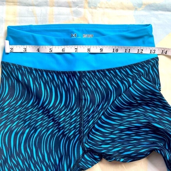 UNDER ARMOUR SIZE XS WOMEN'S AQUA BLUE -BLACK PATTERN CAPRI ACTIVEWEAR LEGGINGS - Picture 4 of 7